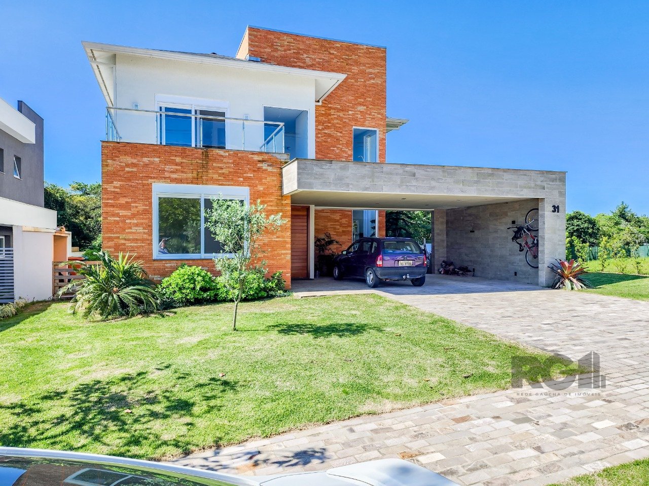 Casa Condominio com 272m², 4 dormitórios, 2 suítes, 2 vagas no bairro Alphaville em Porto Alegre para Comprar