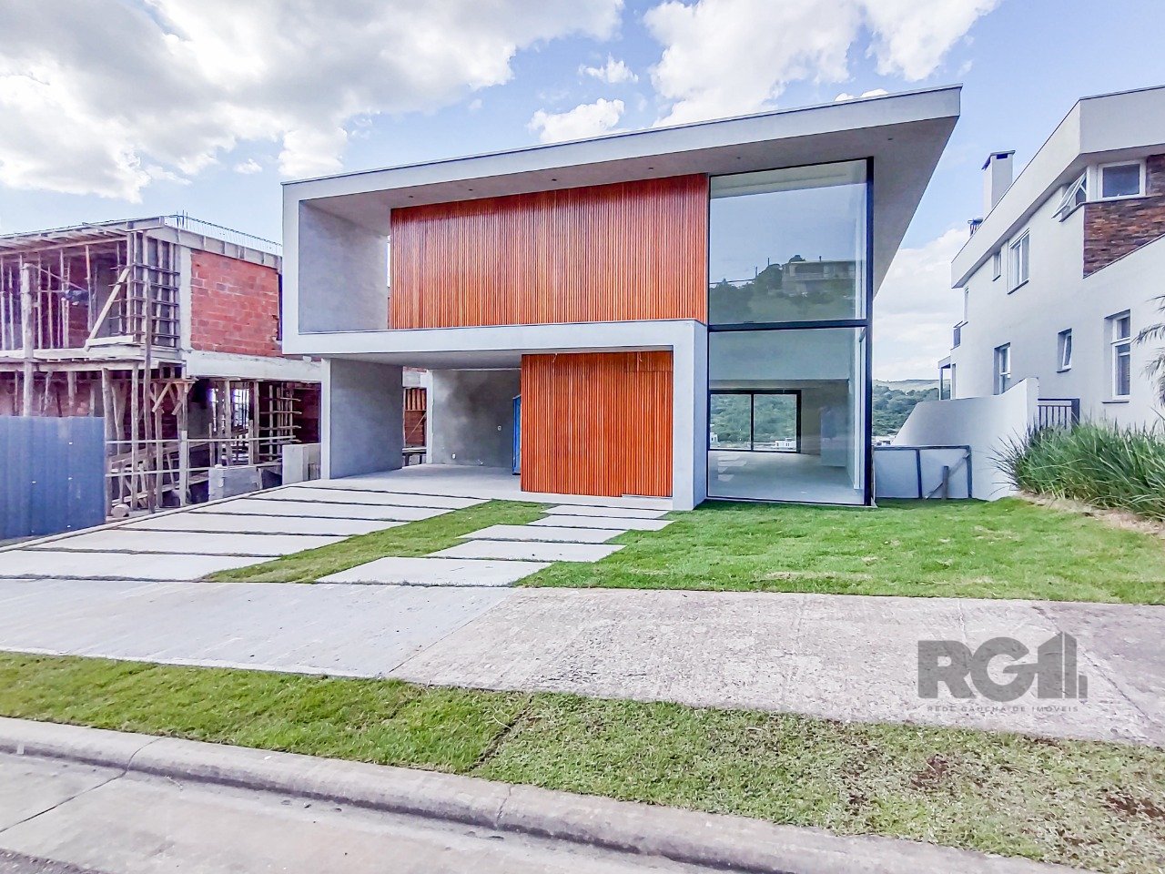 Casa Condominio com 402m², 4 dormitórios, 4 suítes, 2 vagas no bairro Alphaville em Porto Alegre para Comprar