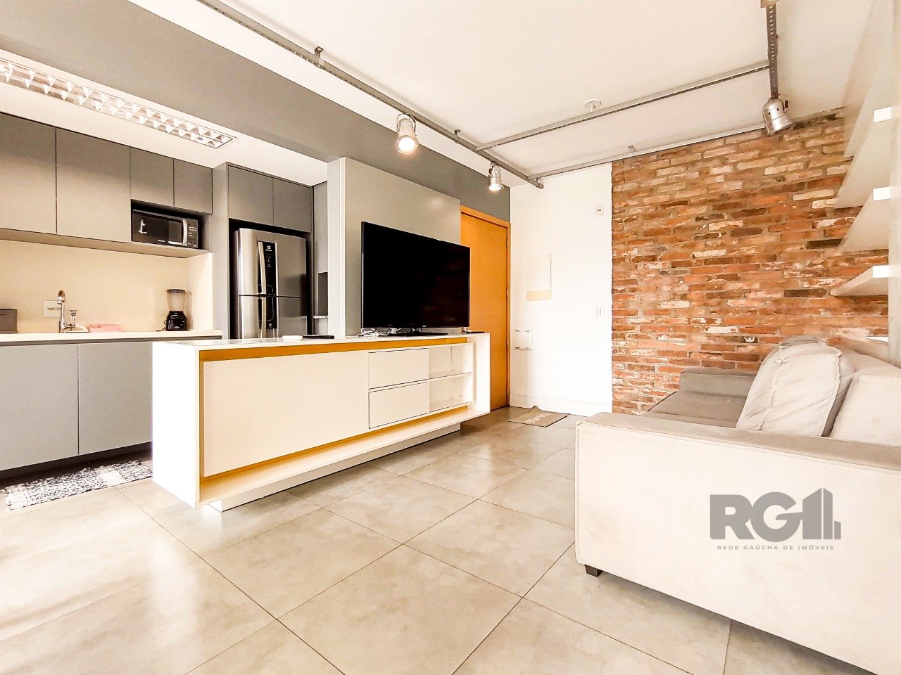 Apartamento com 84m², 1 dormitório, 1 suíte, 2 vagas no bairro Passo da Areia em Porto Alegre para Comprar