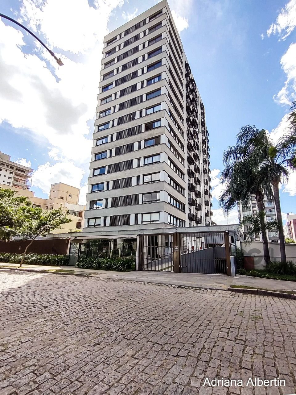 Apartamento com 82m², 2 dormitórios, 2 suítes, 2 vagas no bairro Menino Deus em Porto Alegre para Comprar