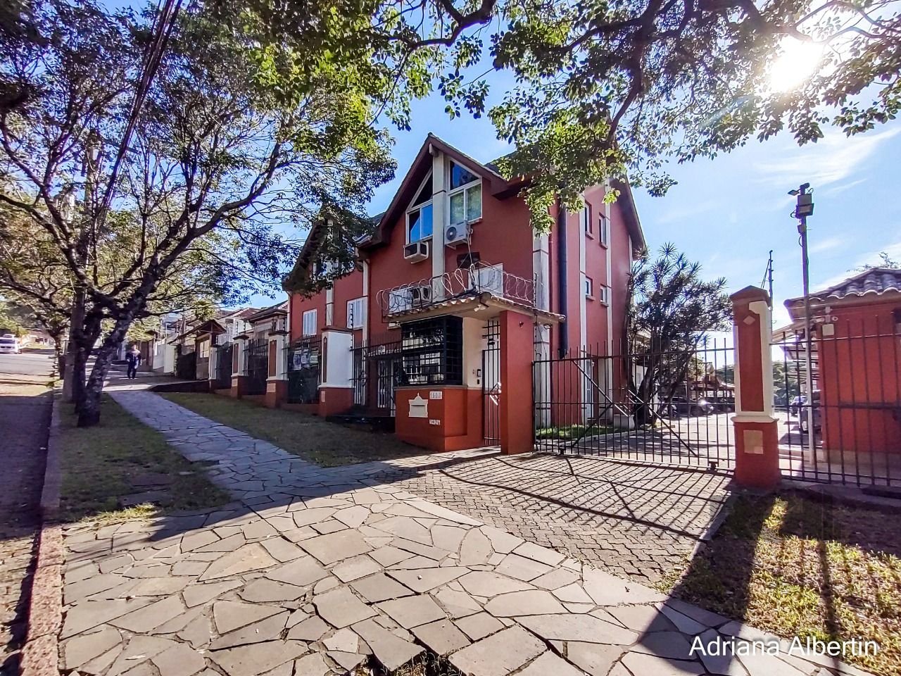 Casa Condominio com 123m², 3 dormitórios, 1 suíte, 2 vagas no bairro Teresópolis em Porto Alegre para Comprar